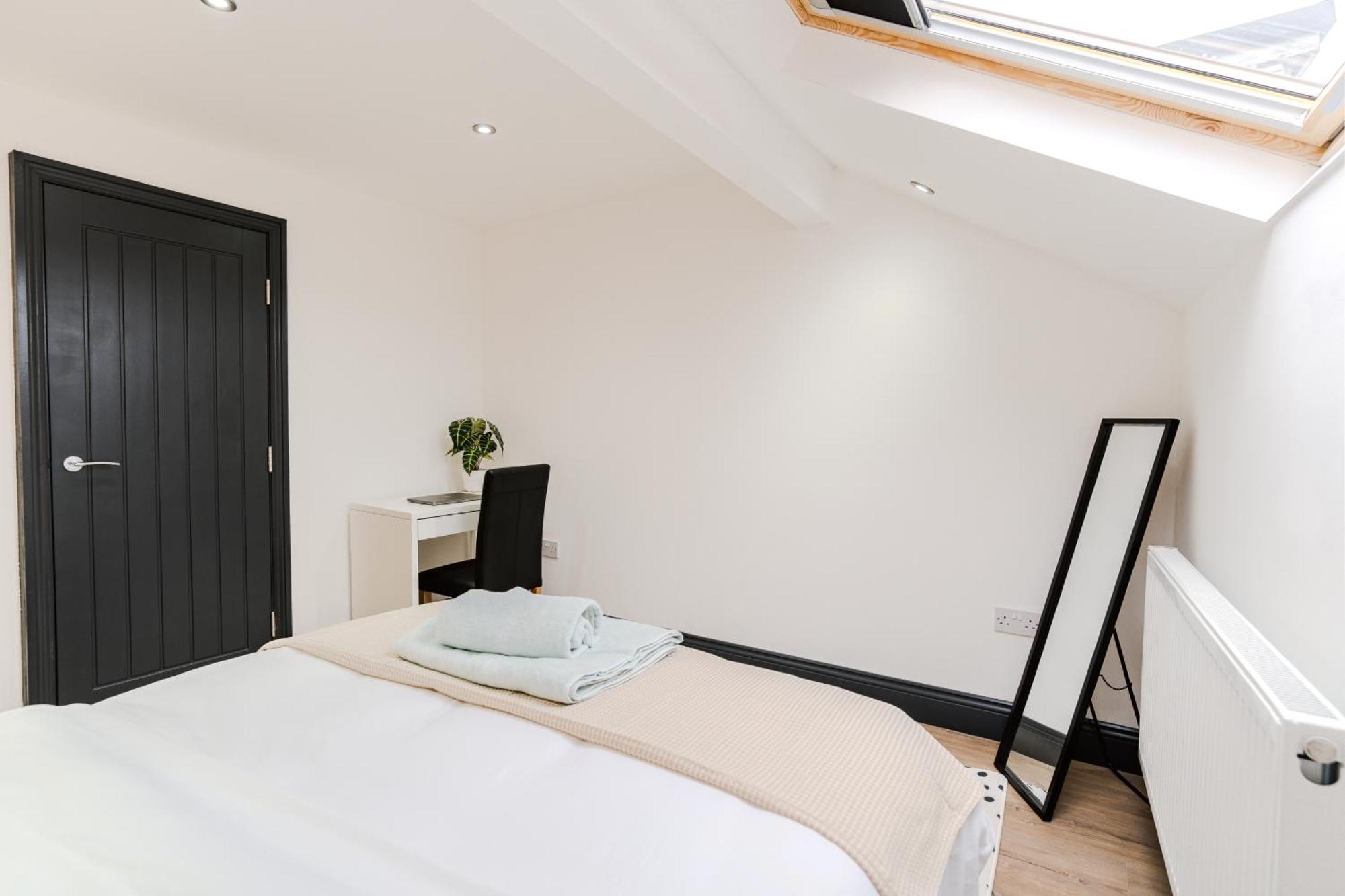 Apartment Stunning Skyview 2br Flat , Fast Wifi - Away From *