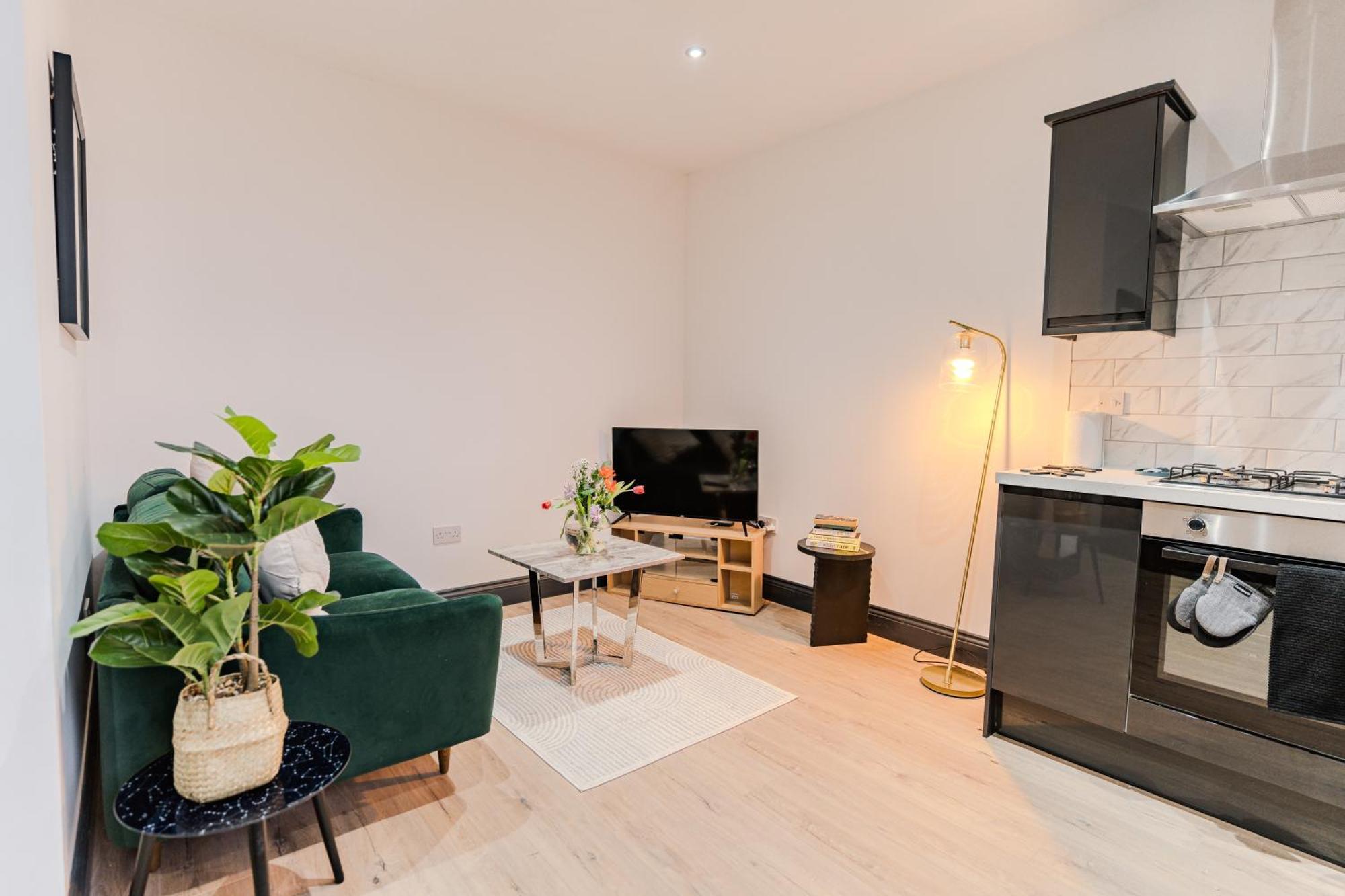 Charming And Cozy 2 Bedroom Flat Near Centre *