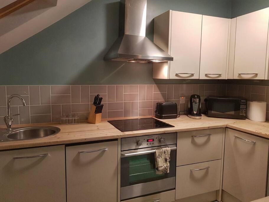 Self-contained Attic Flat, 15 Mins From The Centre Apartment Leeds (West Yorkshire)