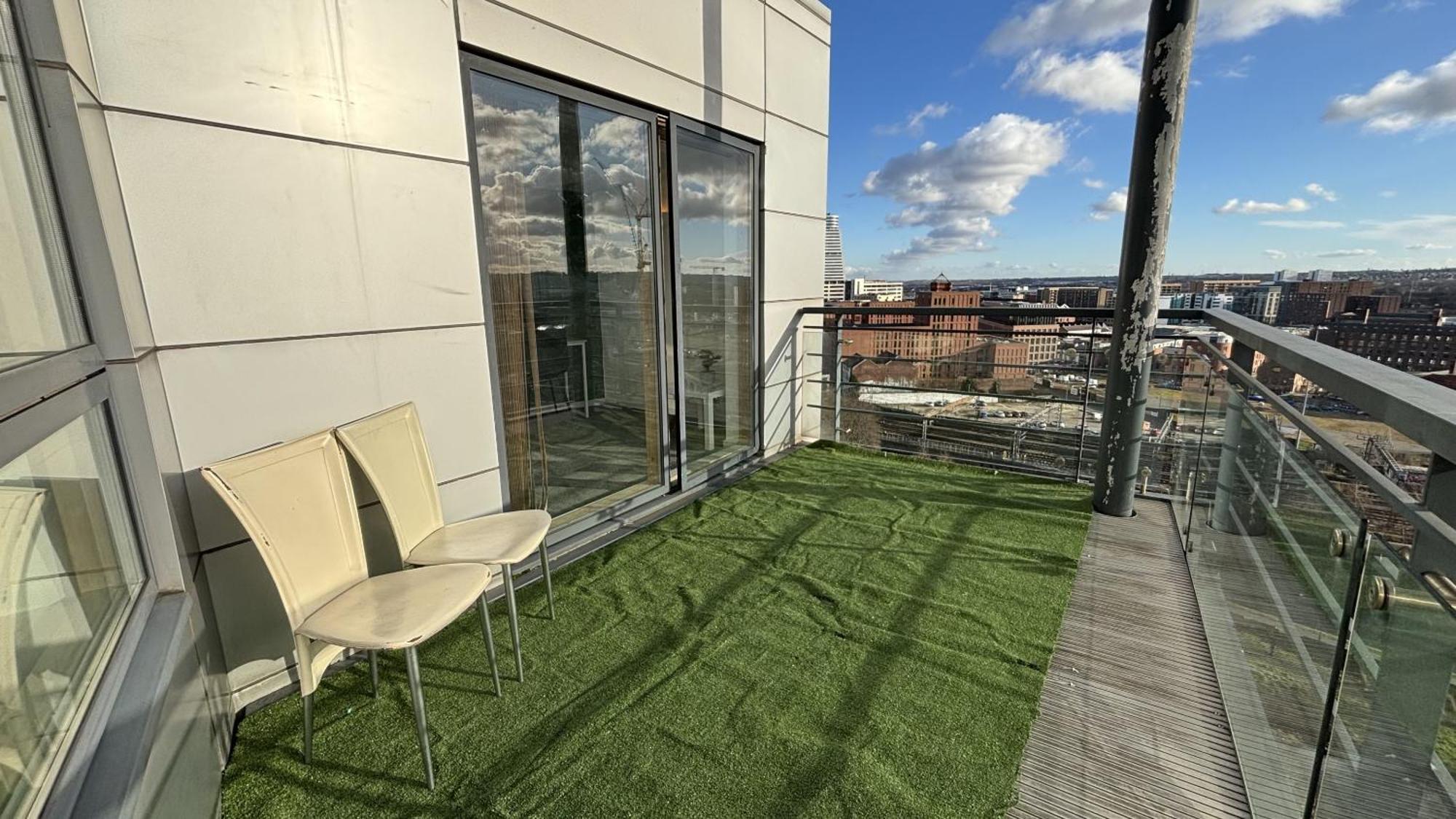Stylish Centre With 2 Balconies Leeds (West Yorkshire)