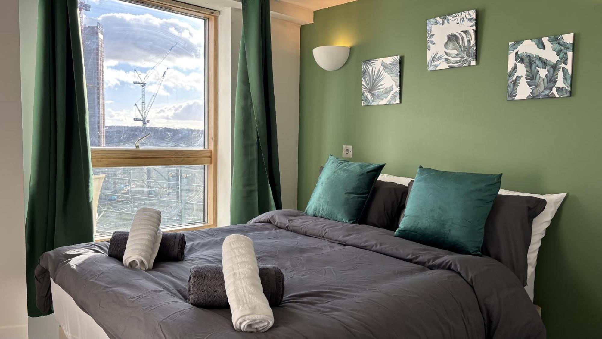 Stylish Centre With 2 Balconies * Leeds (West Yorkshire)
