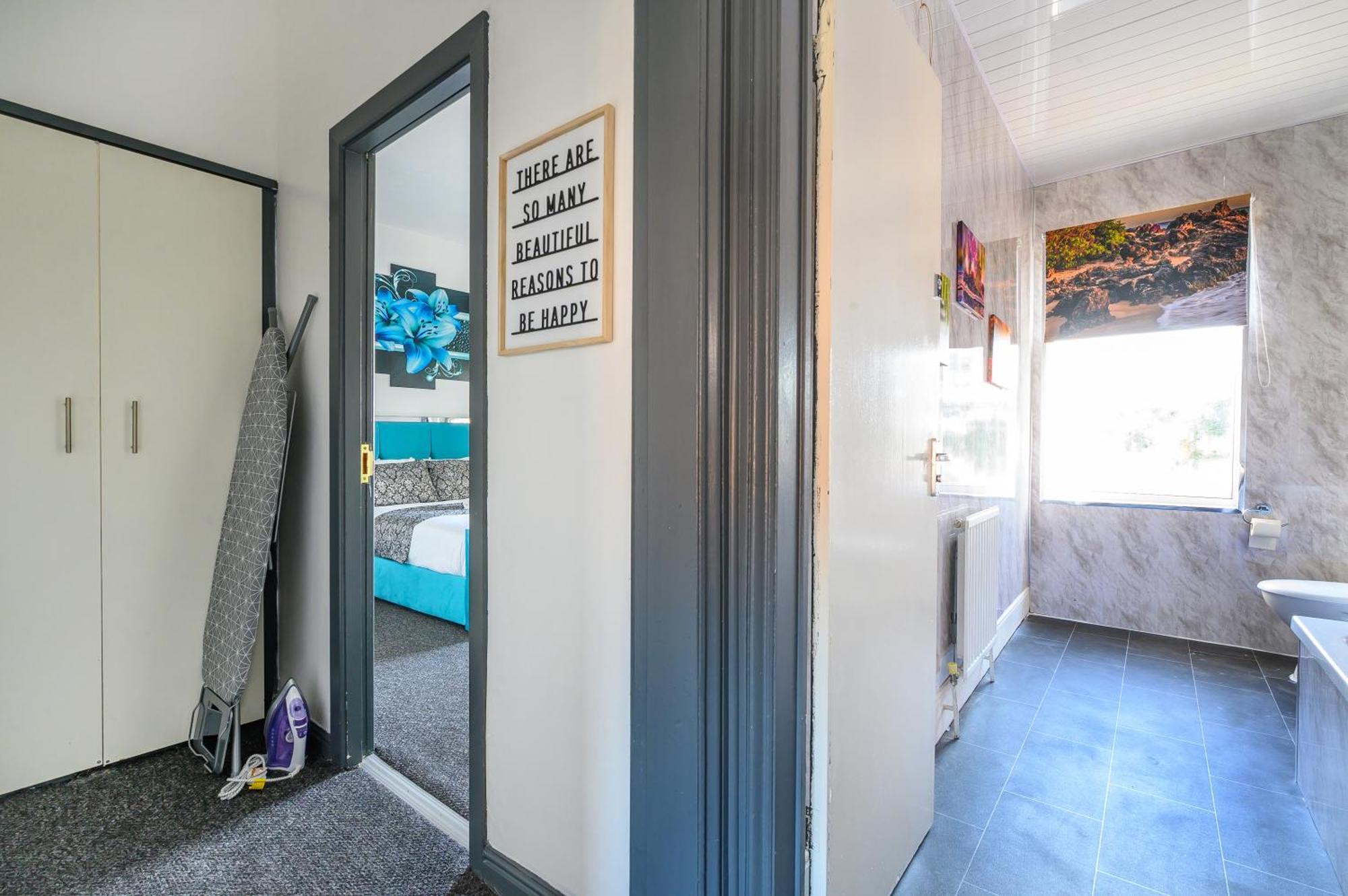-ra27a- For Your Relaxed, Cosy Stay, Free Parking Leeds (West Yorkshire)