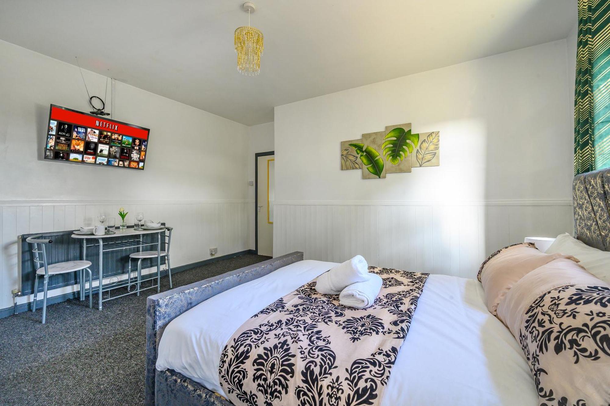 -ra27a- For Your Relaxed, Cosy Stay, Free Parking Guest house Leeds (West Yorkshire)