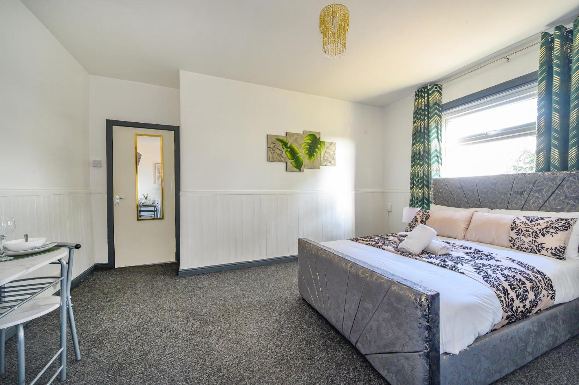 -ra27a- For Your Relaxed, Cosy Stay, Free Parking * Leeds (West Yorkshire)