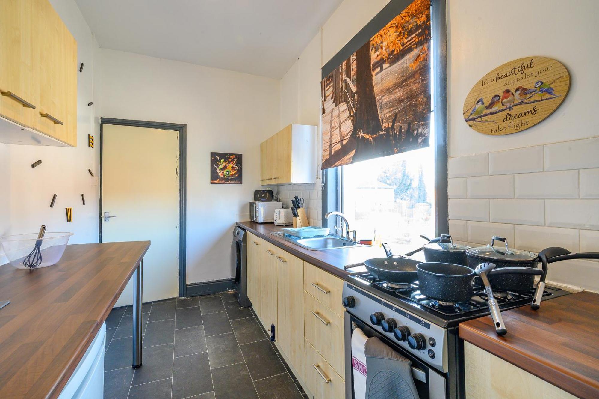 -ra27a- For Your Relaxed, Cosy Stay, Free Parking Leeds (West Yorkshire)