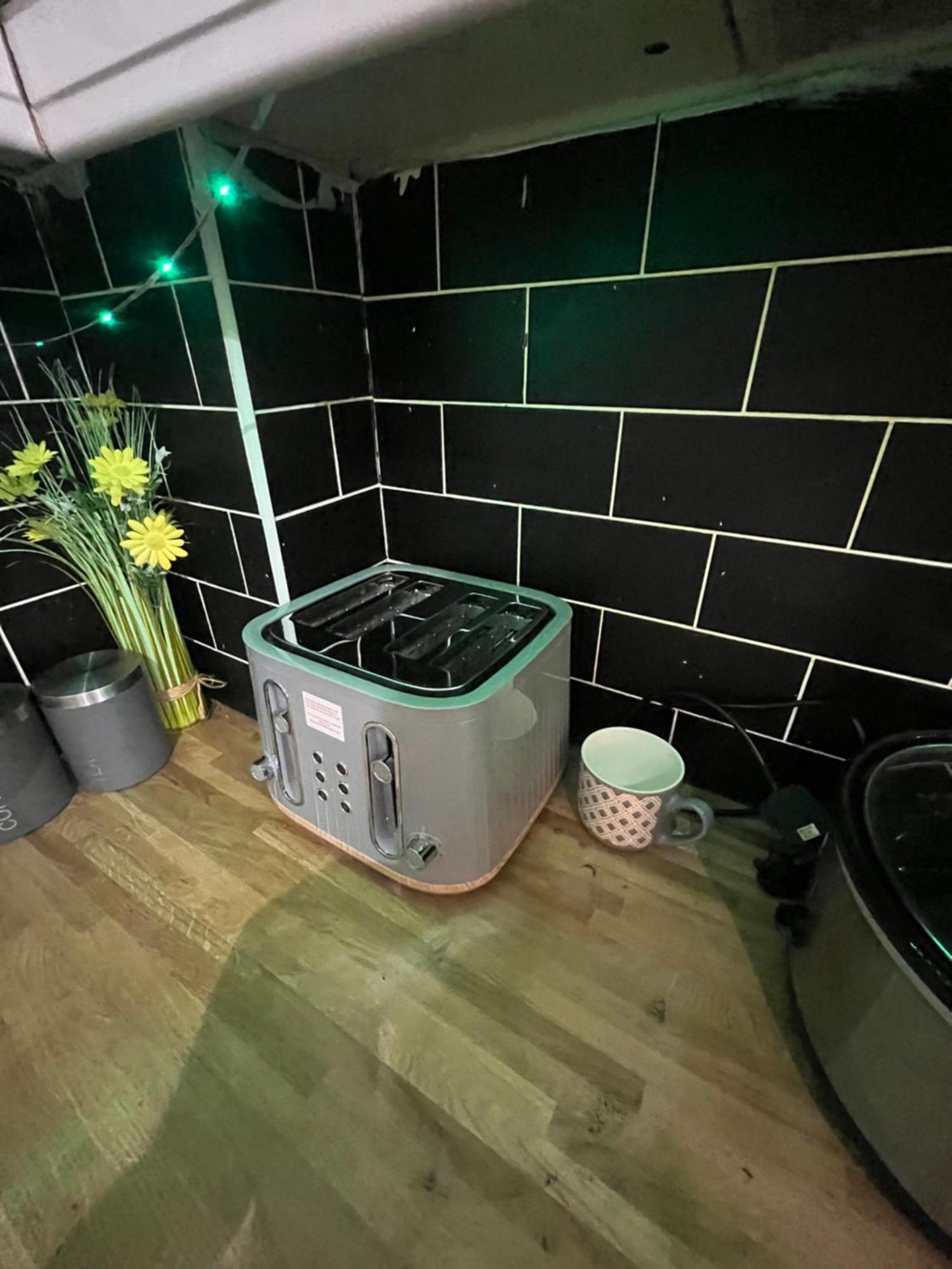 Charming Retreat Lodge Leeds (West Yorkshire)