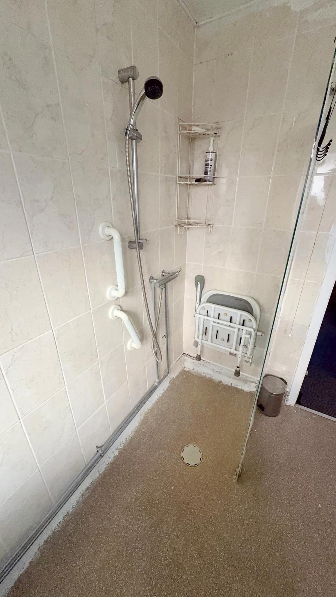 4 Spacious Bedroom House Seacroft With A Drive *