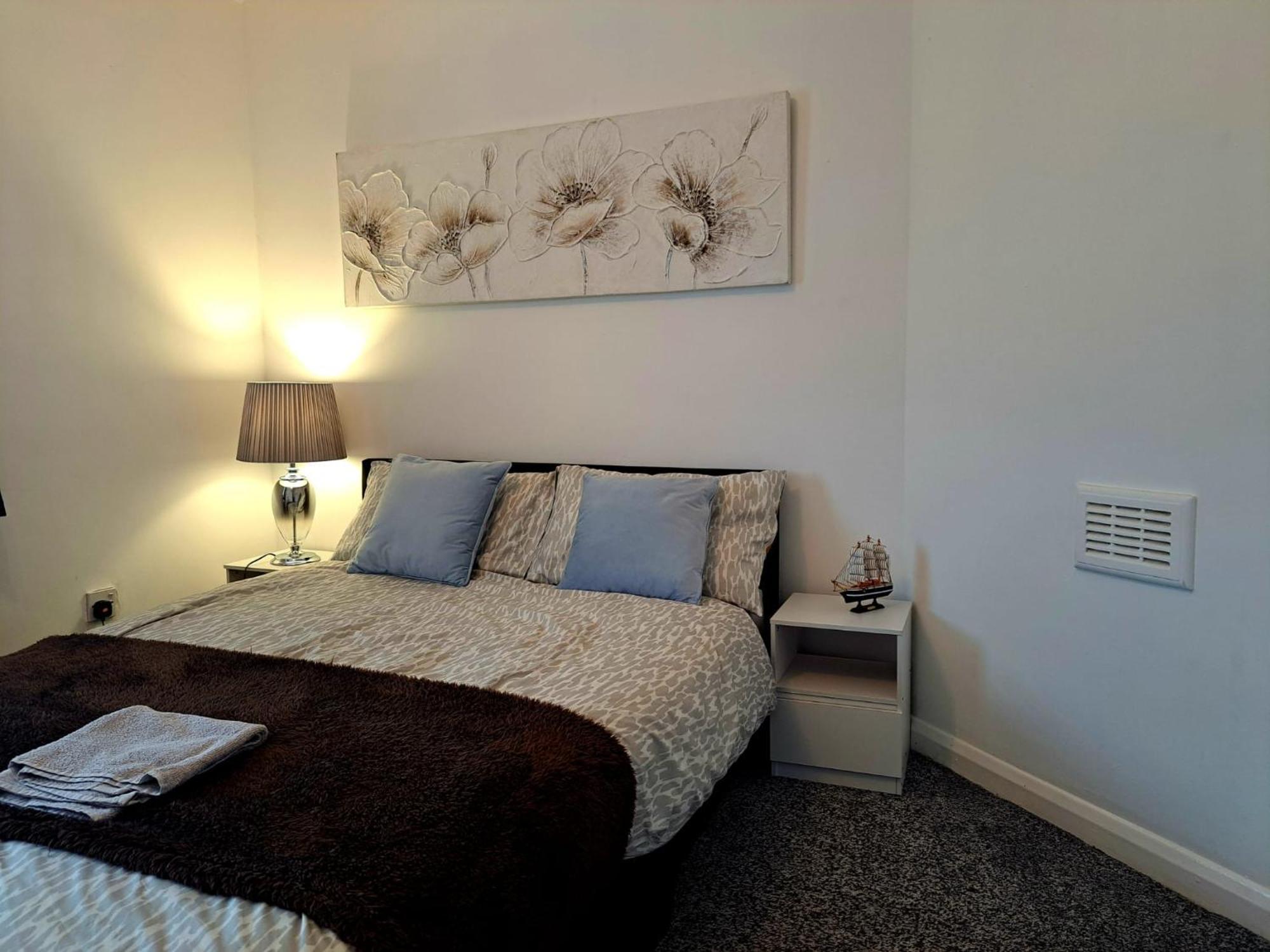 Cosy Two Bedroom House In Leeds Apartment *