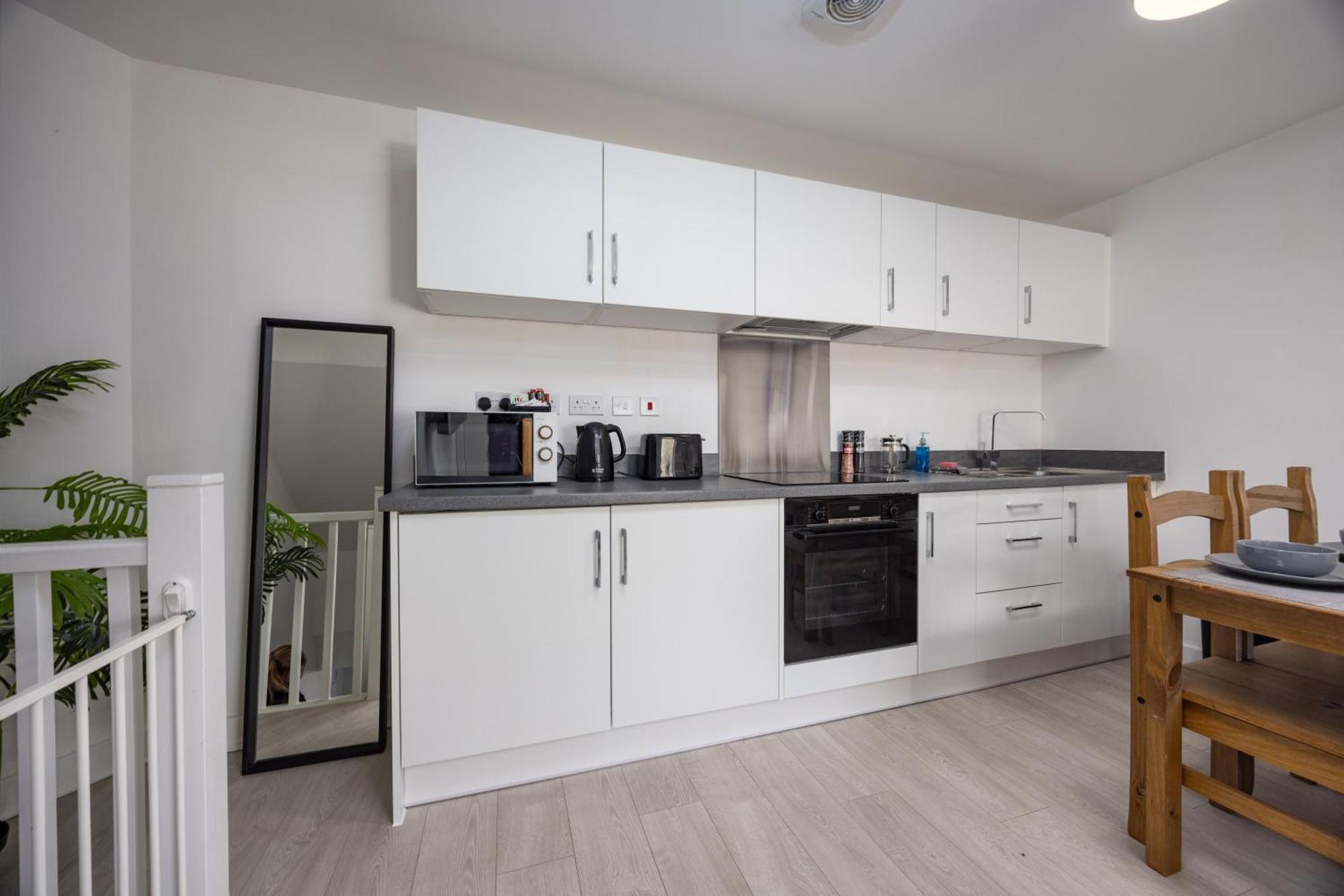 Apartment Cosy Retreat By Green Haven Escapes With Free Off-Street Parking In Seacroft Leeds (West Yorkshire)