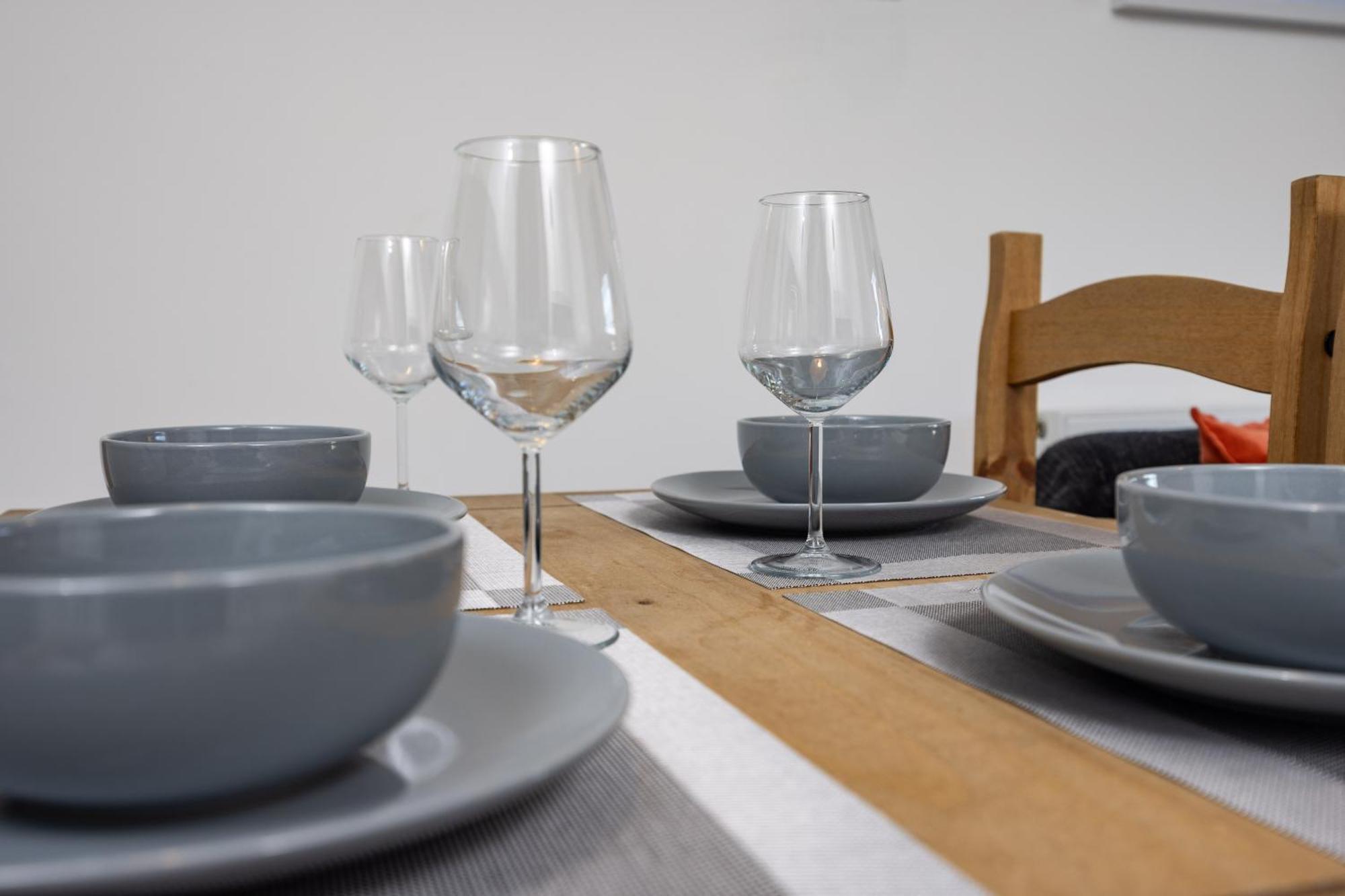 Cosy Retreat By Green Haven Escapes With Free Off-Street Parking In Seacroft Leeds (West Yorkshire)
