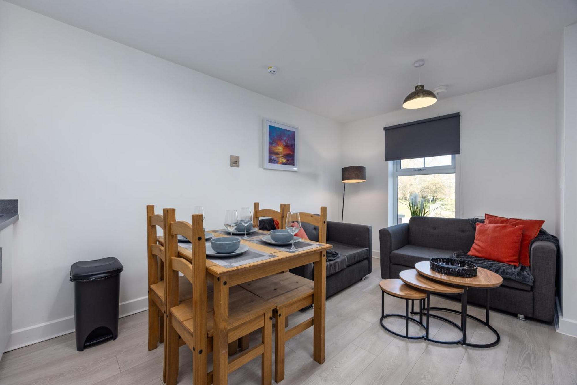 Cosy Retreat By Green Haven Escapes With Free Off-Street Parking In Seacroft Leeds (West Yorkshire)