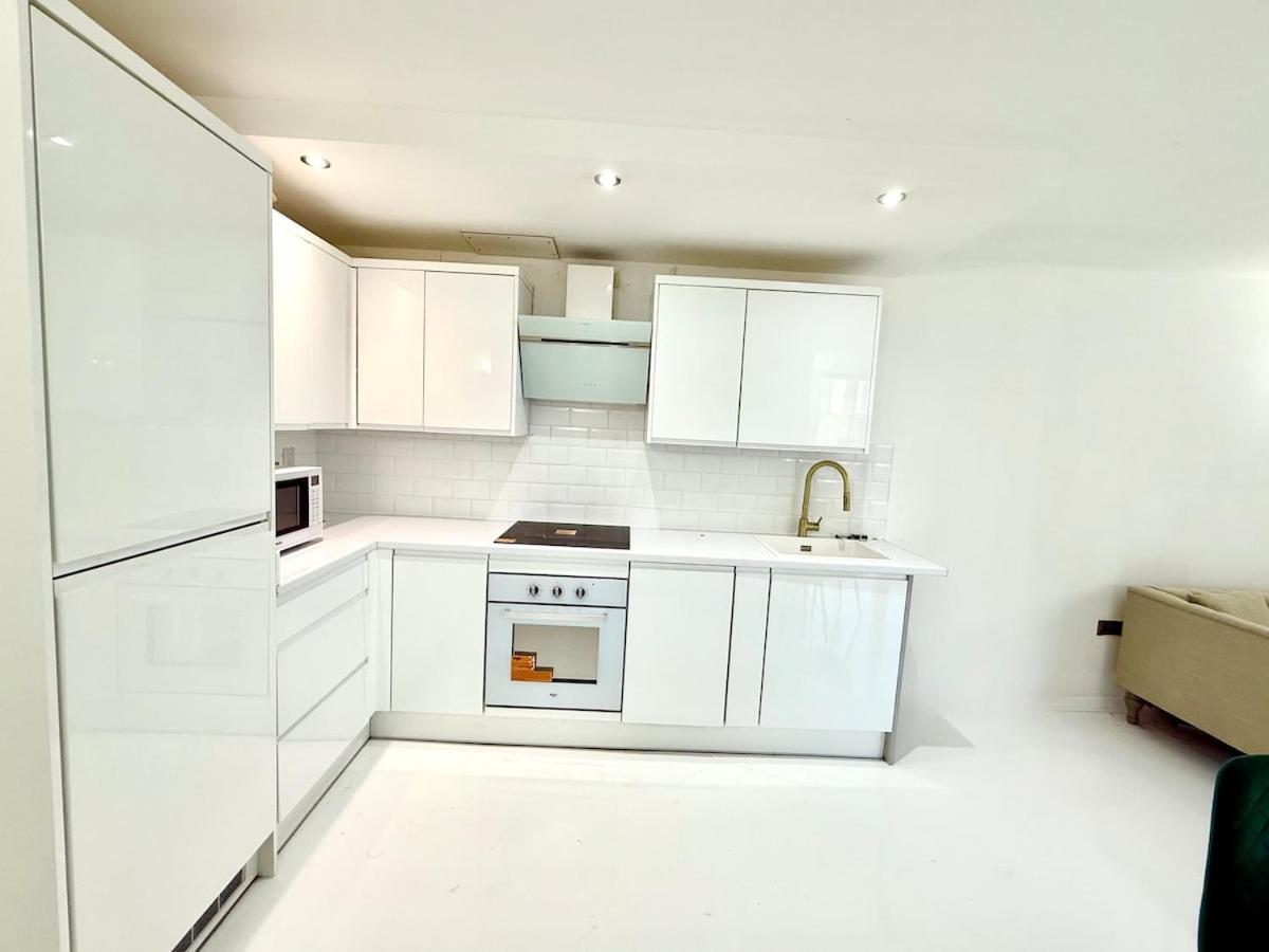 Leeds Train Station Centre Style Flat Apartment *