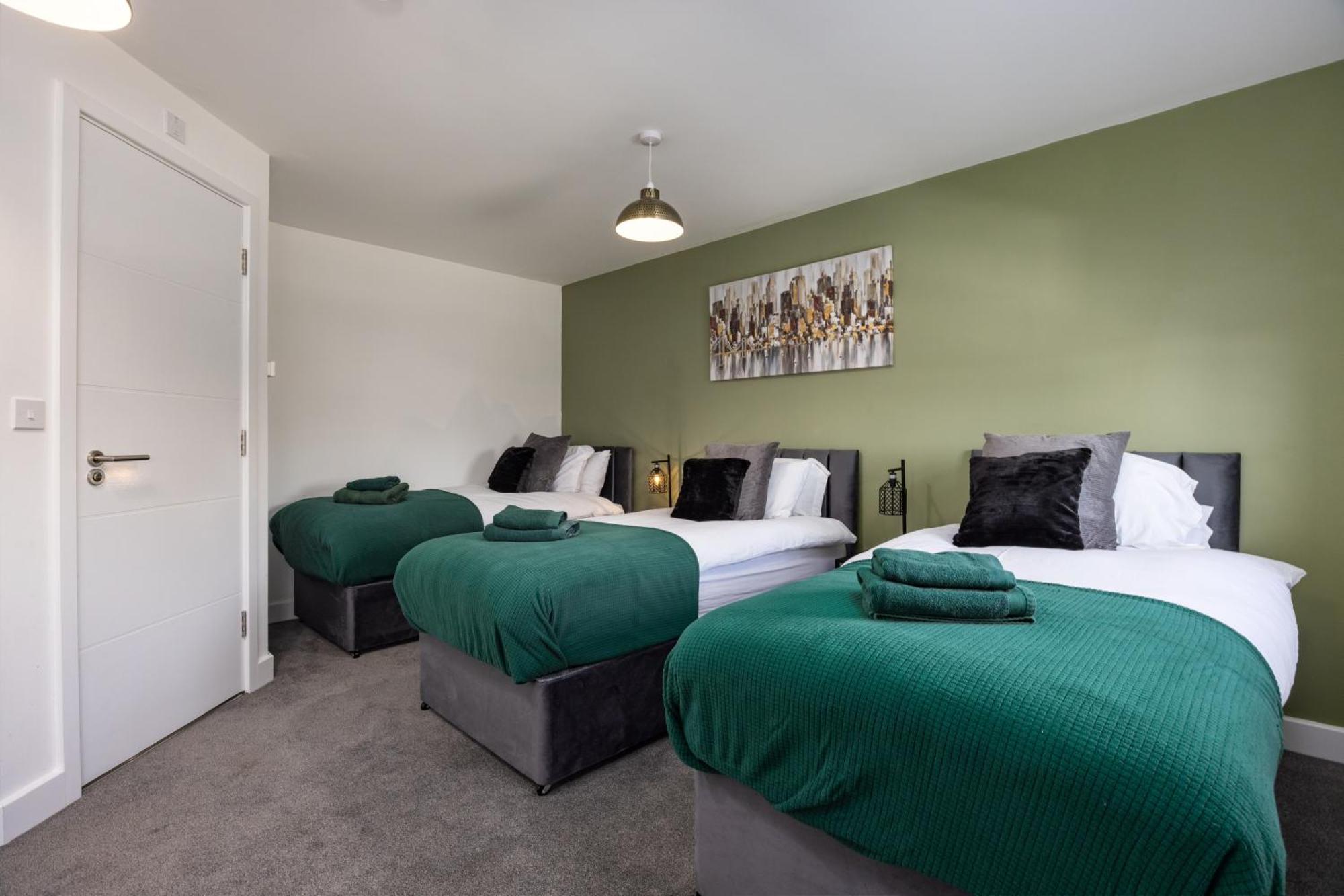 Cosy Retreat By Green Haven Escapes With Free Off-Street Parking In Seacroft Apartment
