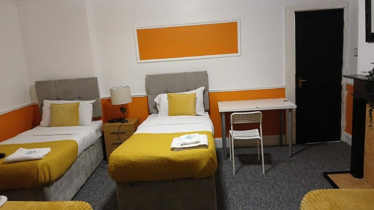 Big House In Leeds 4 Contractors Apartment