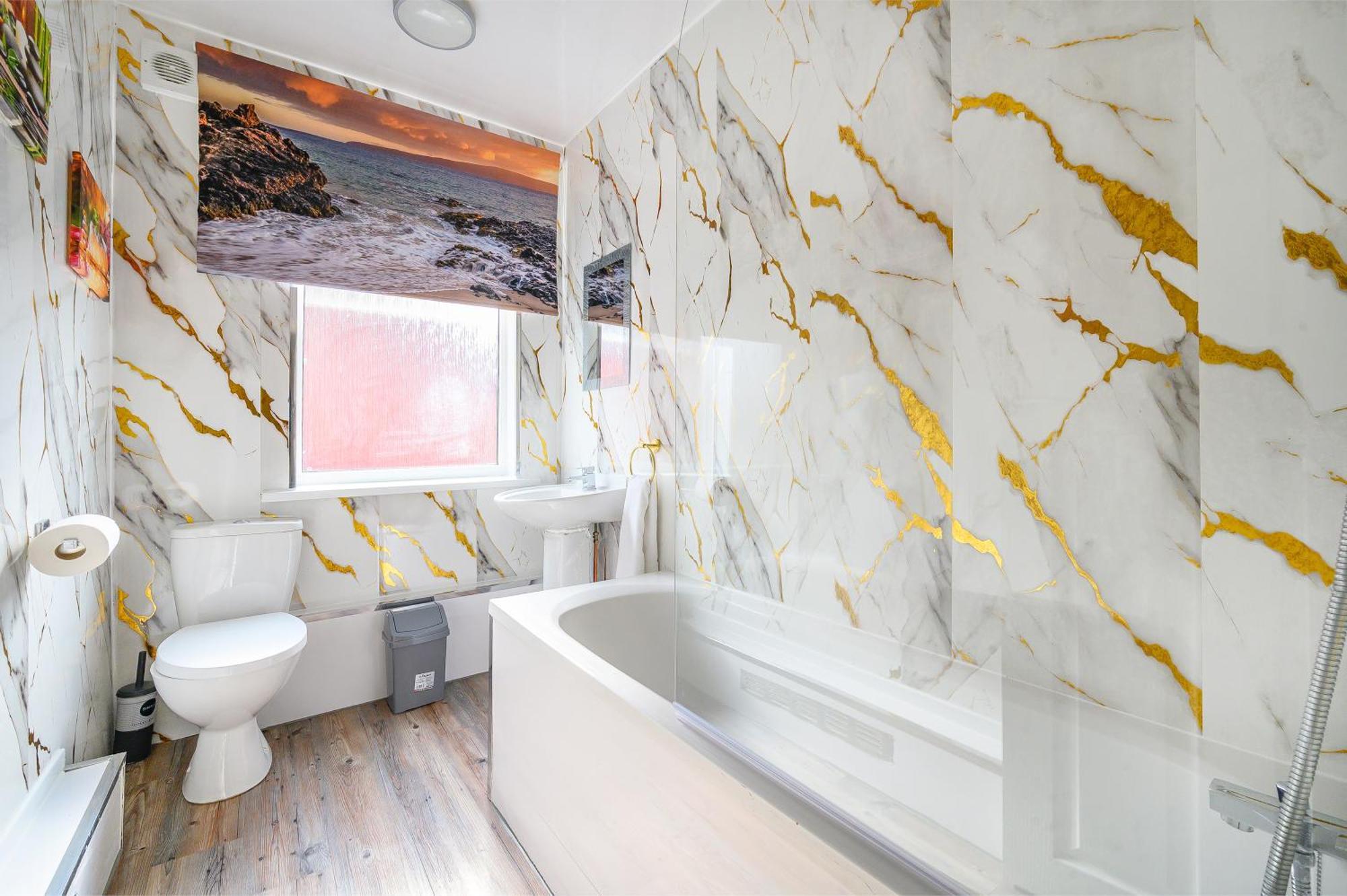 -re15cfa- For Relaxed And Cosy With Free Parking Leeds (West Yorkshire)