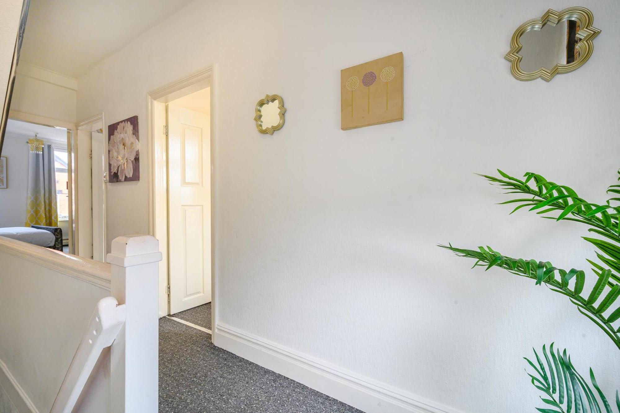 -re15cfa- For Relaxed And Cosy With Free Parking * Leeds (West Yorkshire)
