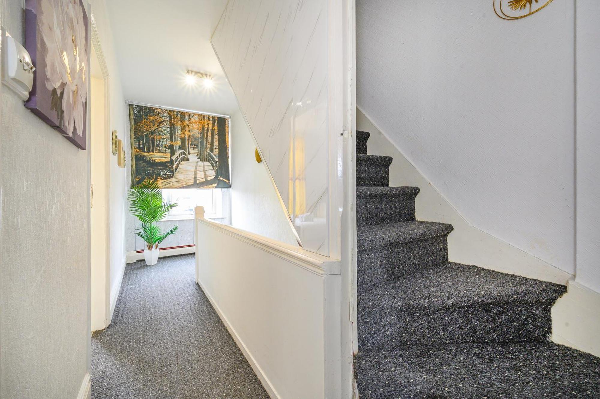 -re15cfa- For Relaxed And Cosy With Free Parking *