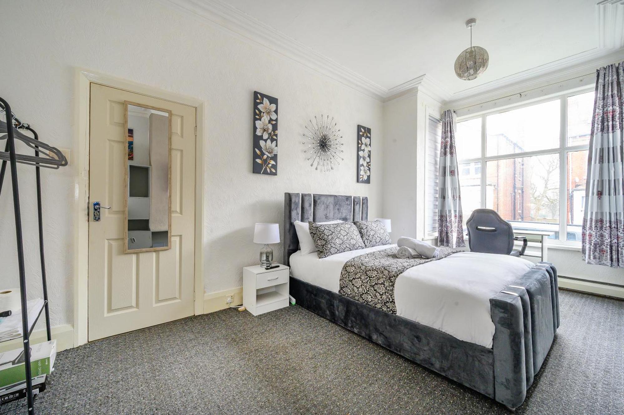 -re15cfa- For Relaxed And Cosy With Free Parking * Leeds (West Yorkshire)