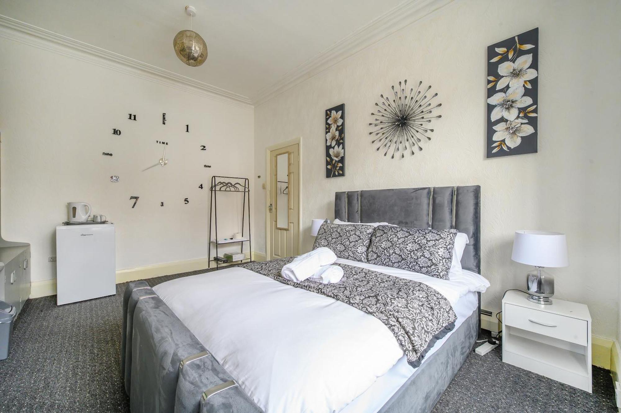 -re15cfa- For Relaxed And Cosy With Free Parking Guest house Leeds (West Yorkshire)