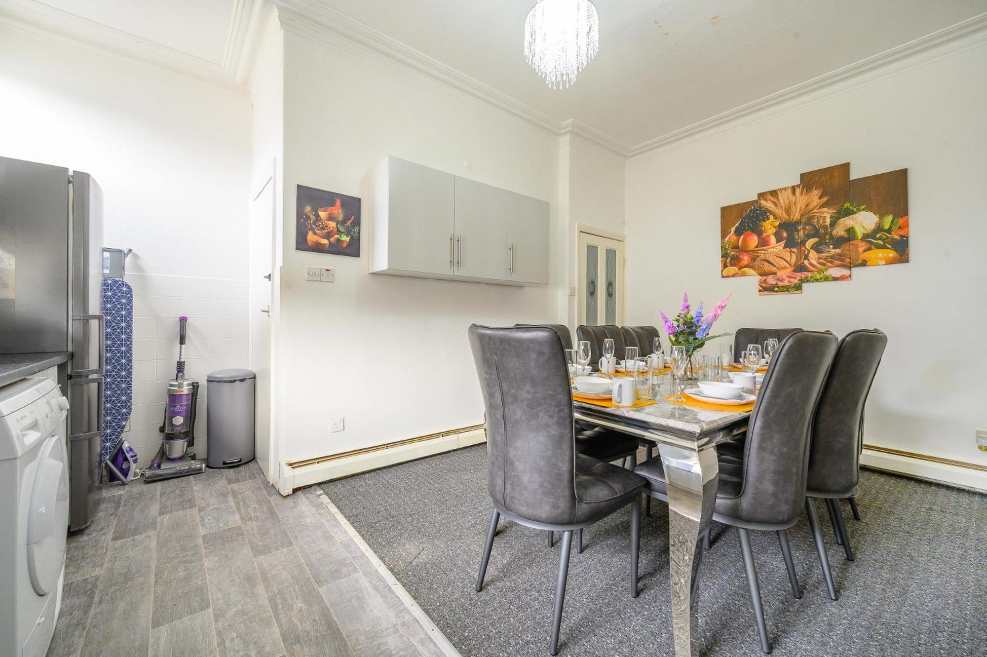 -rd15cfa- For Relaxed And Cosy With Free Parking * Leeds (West Yorkshire)
