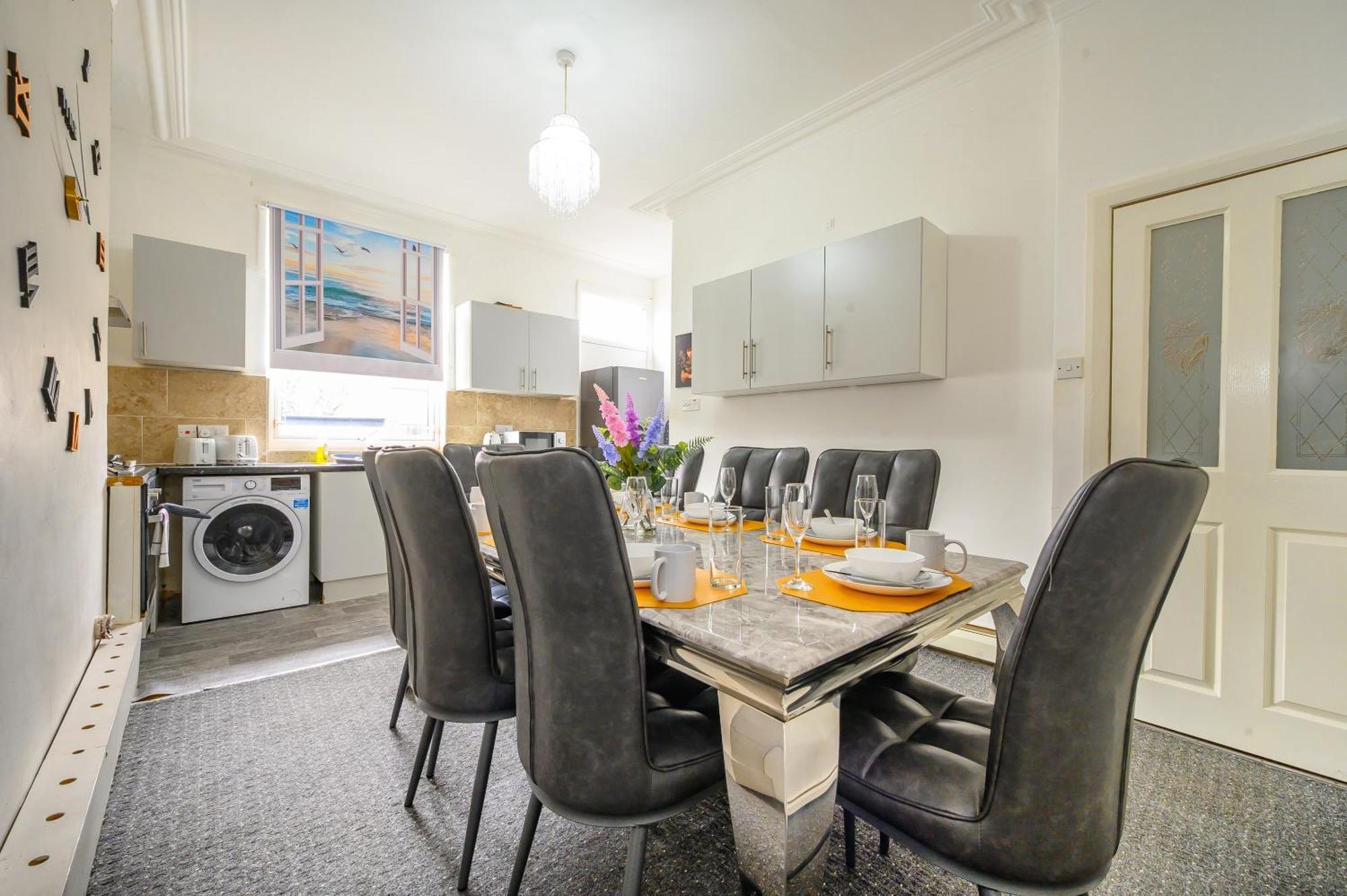 -rd15cfa- For Relaxed And Cosy With Free Parking Guest house