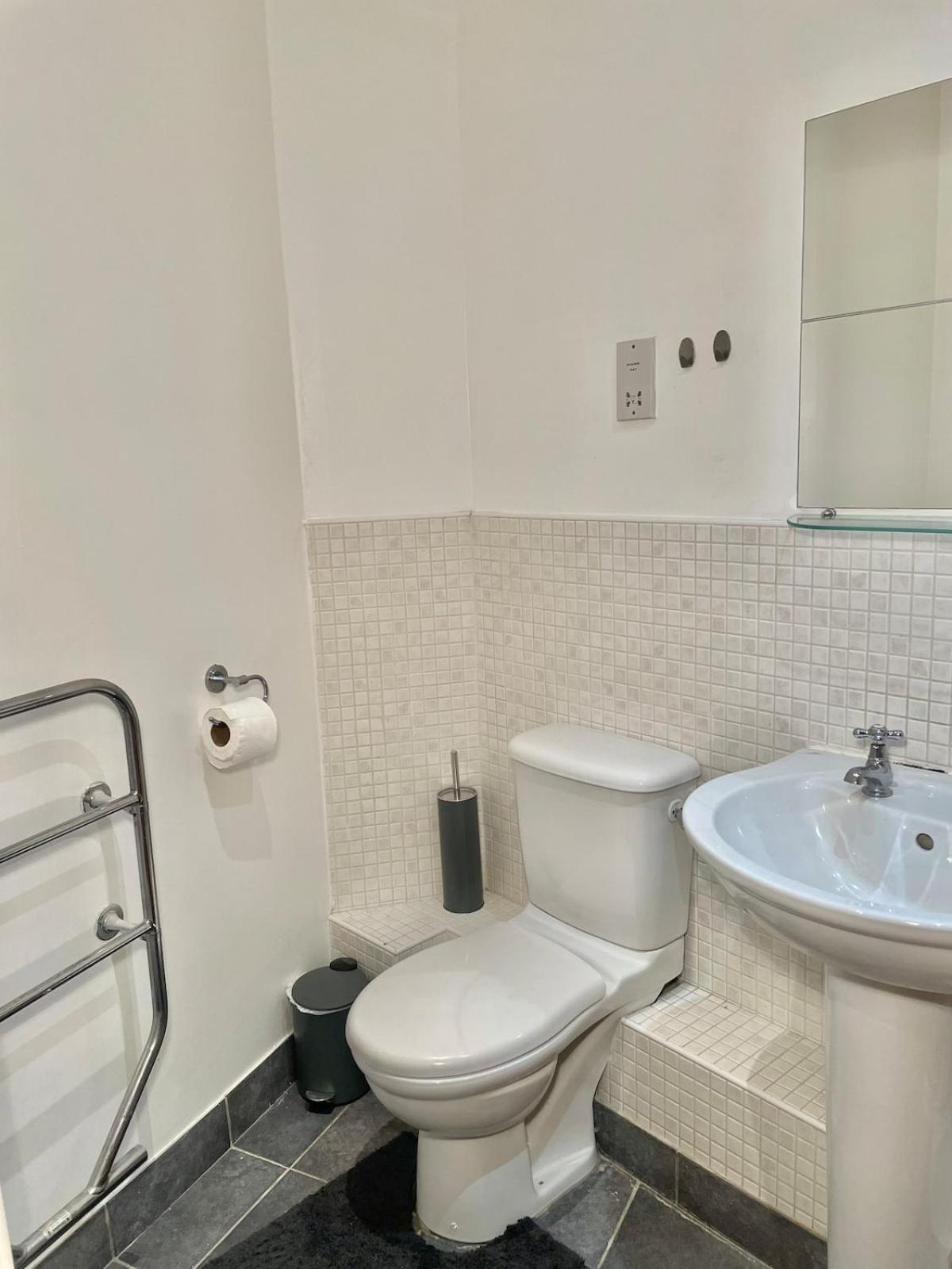 Apartment Flat By Brookland Serviced Short Lets Leeds With Free Wifi