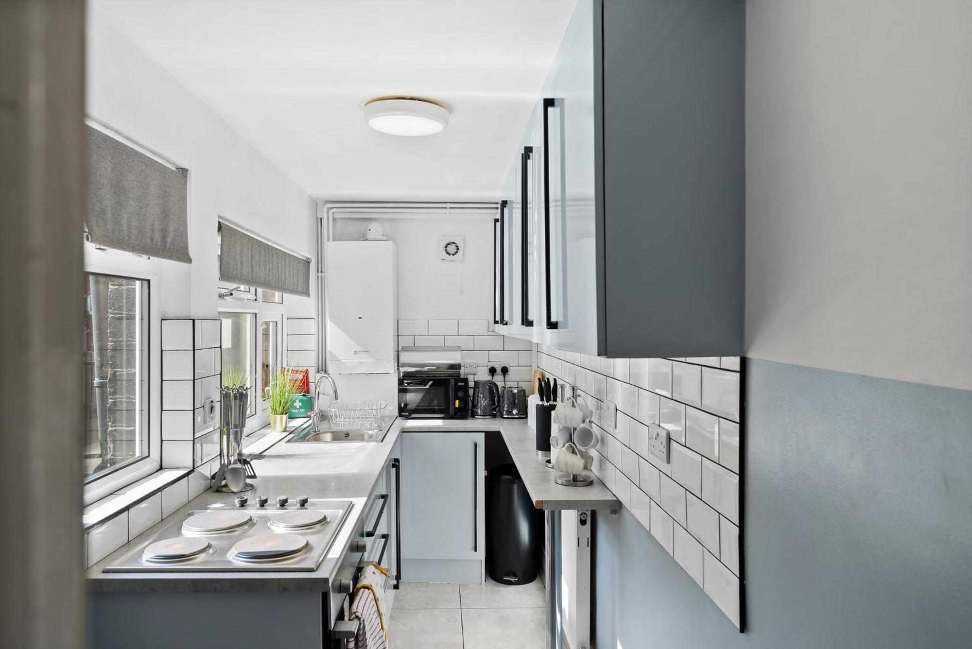 Holiday home Stylish Designer 4 Bed - Parking - Sleeps 8