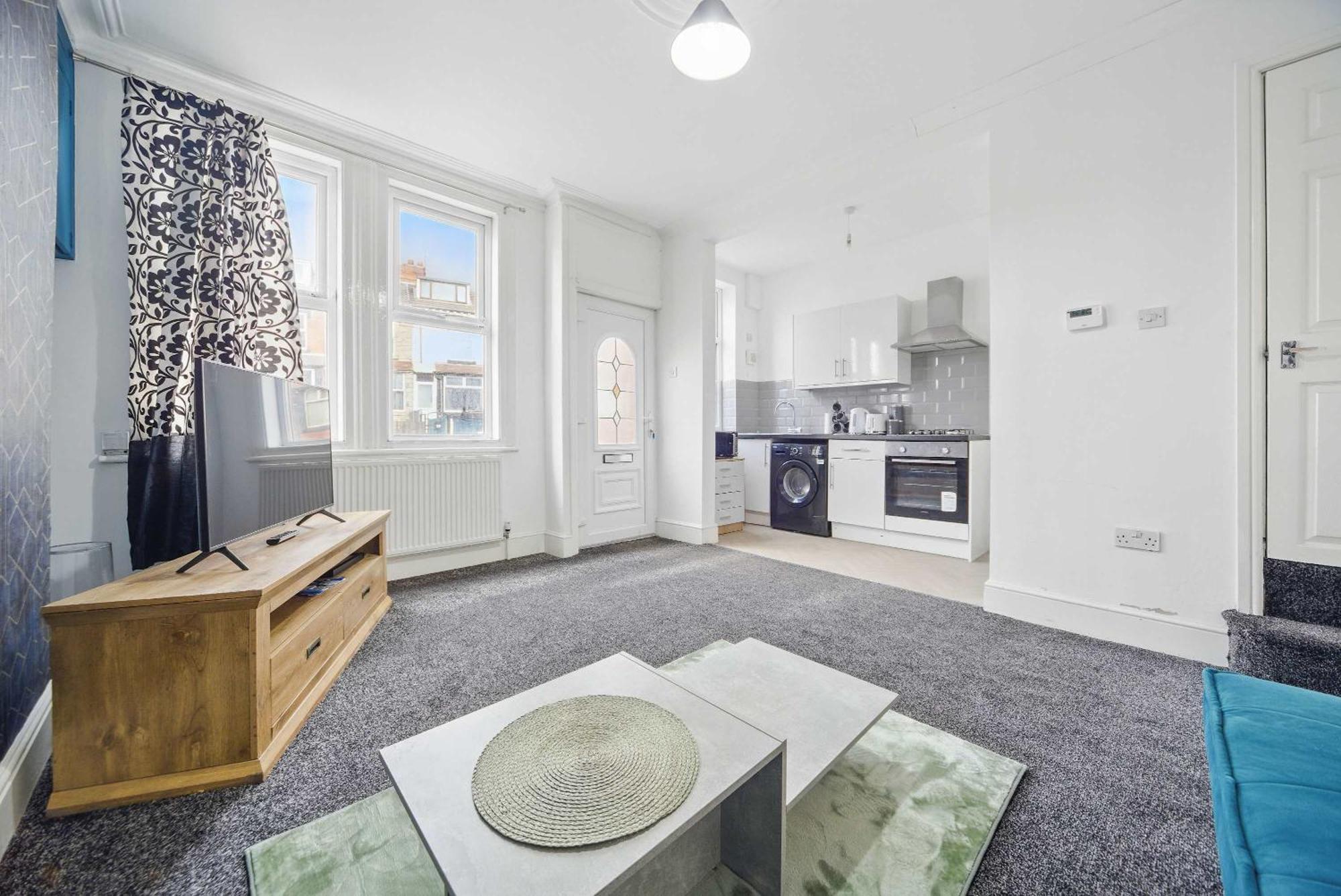 Holiday home Spacious 3-bedroom In Leeds