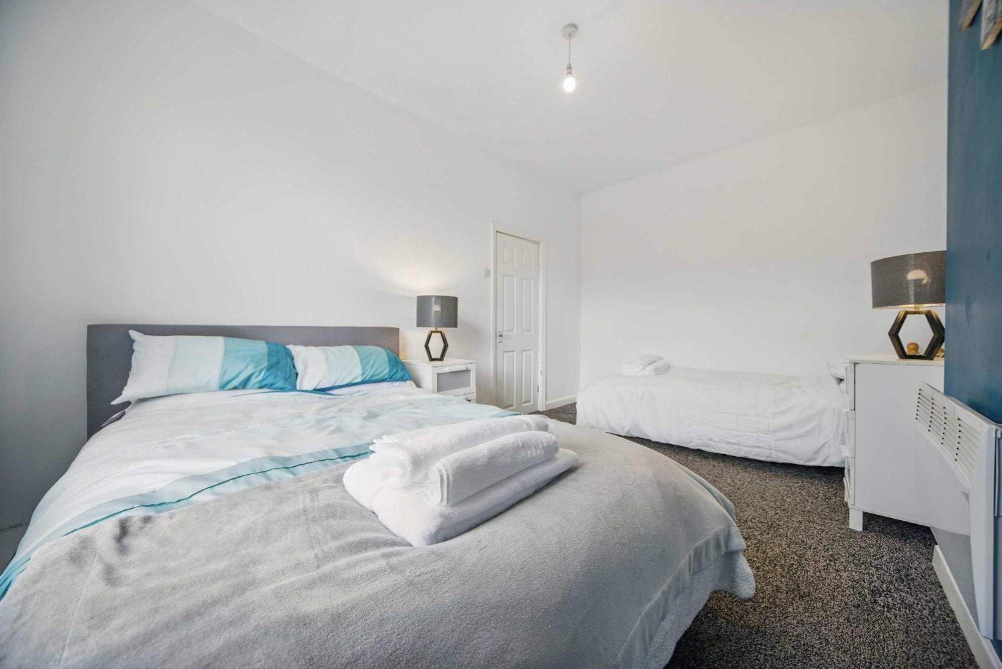 Holiday home Spacious 3-bedroom In Leeds