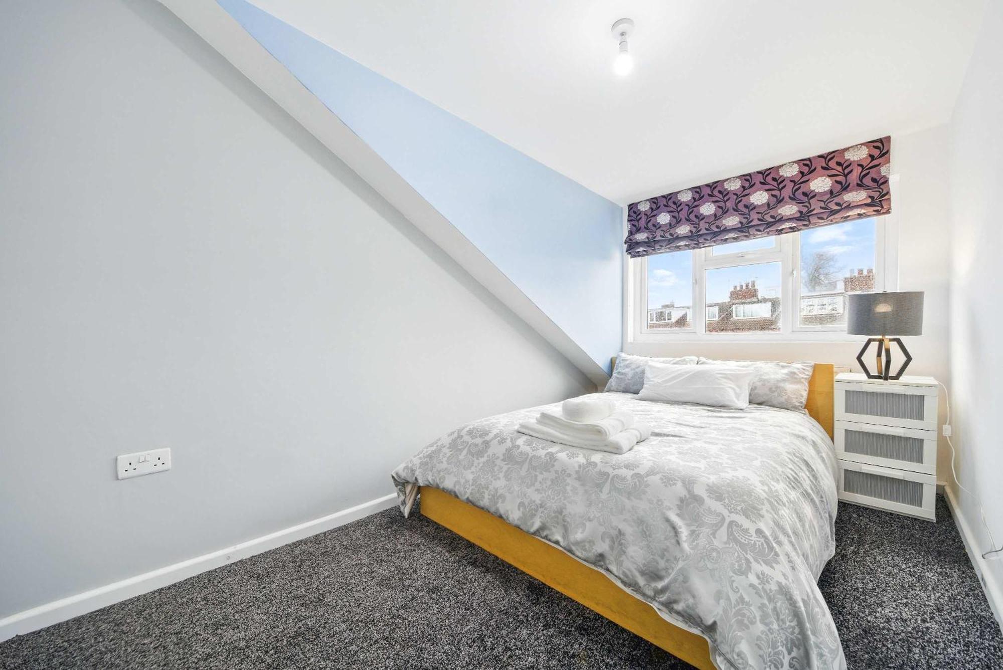 Holiday home Spacious 3-bedroom In Leeds *