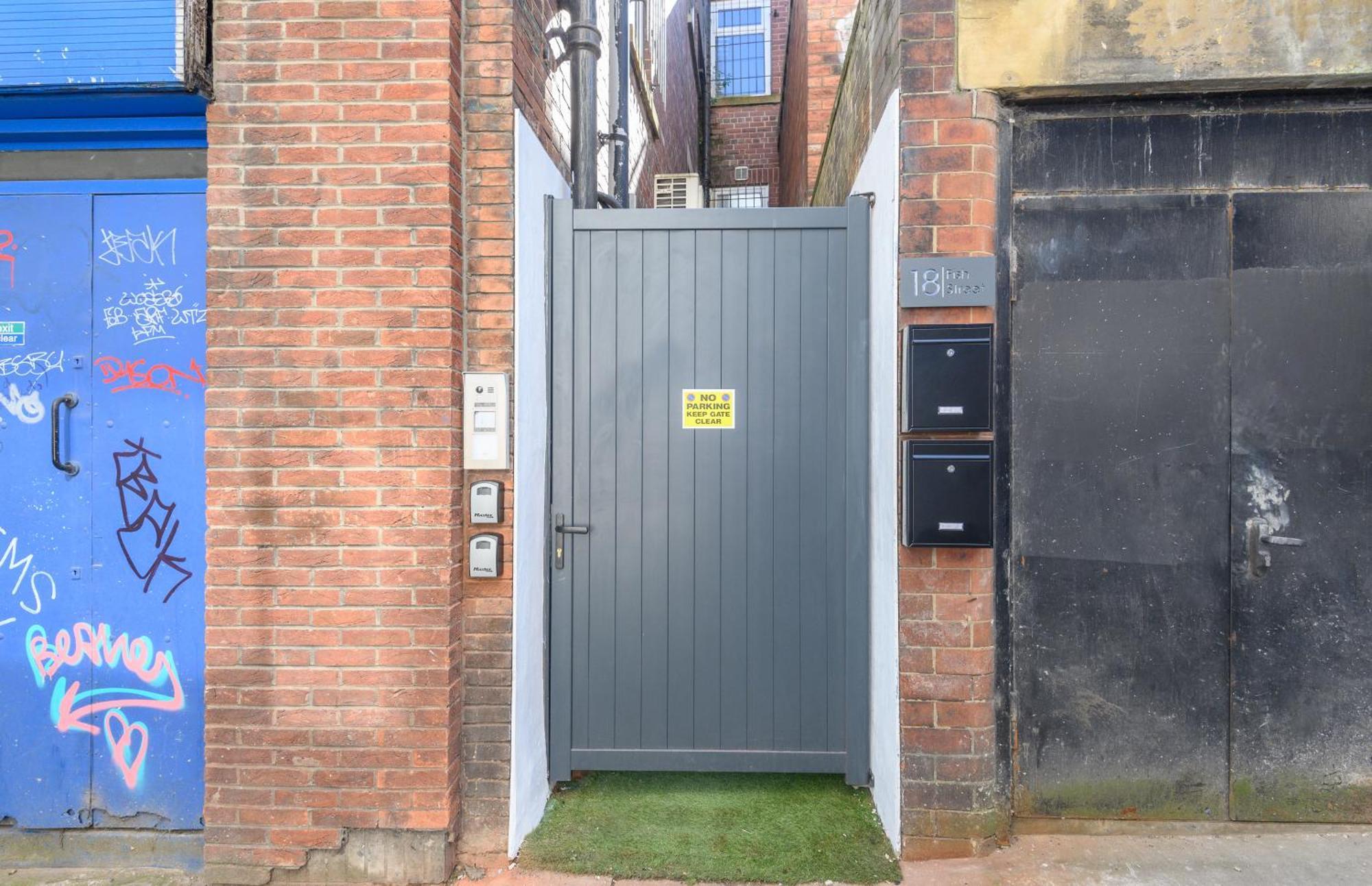 Paradise Boutique Penthouse - Center - Steps To Ivy Leeds (West Yorkshire)