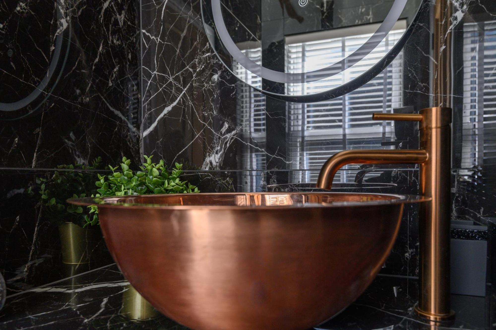 Paradise Boutique Penthouse - Center - Steps To Ivy Leeds (West Yorkshire)