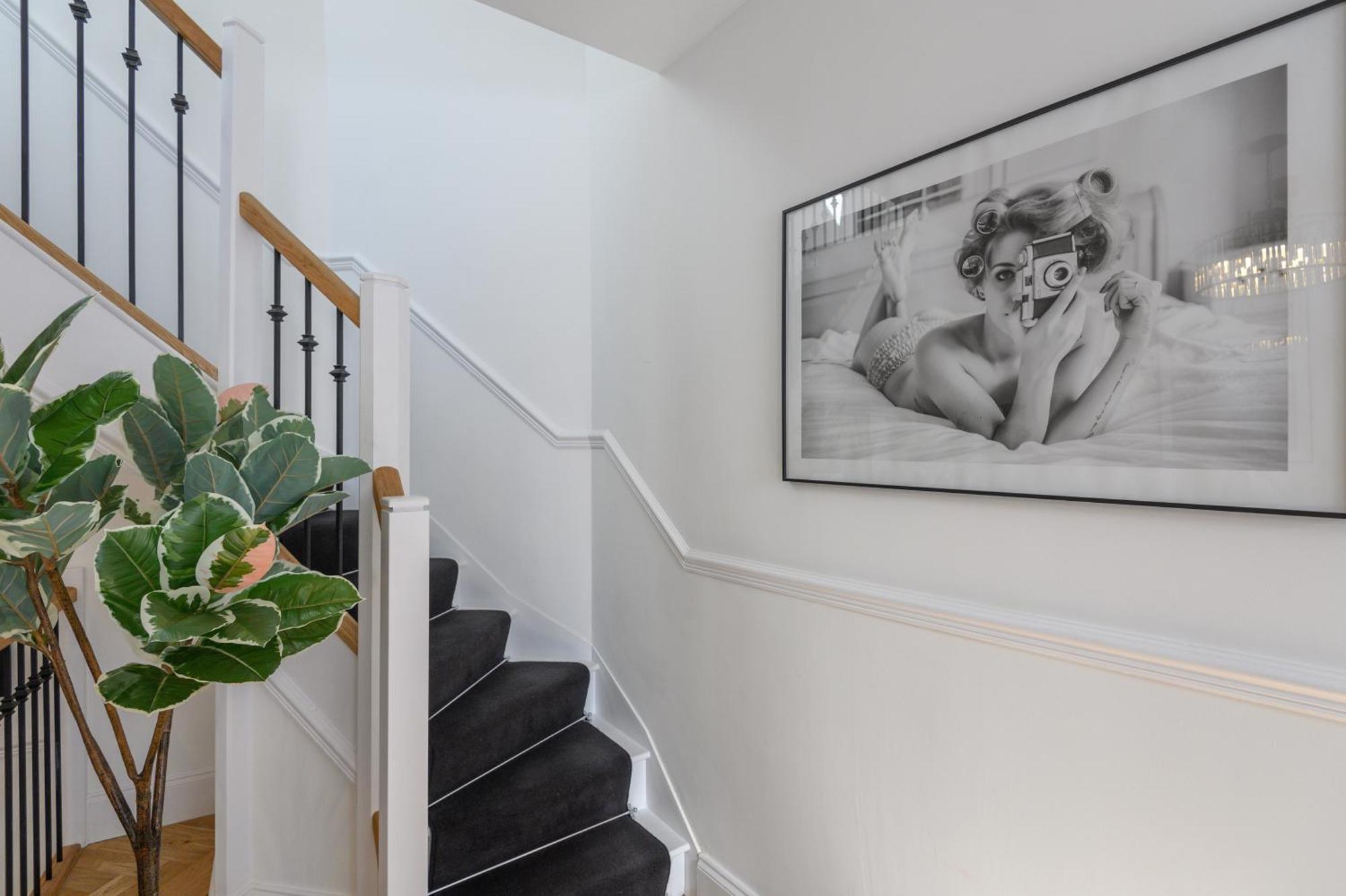 Paradise Boutique Penthouse - Center - Steps To Ivy Apartment *