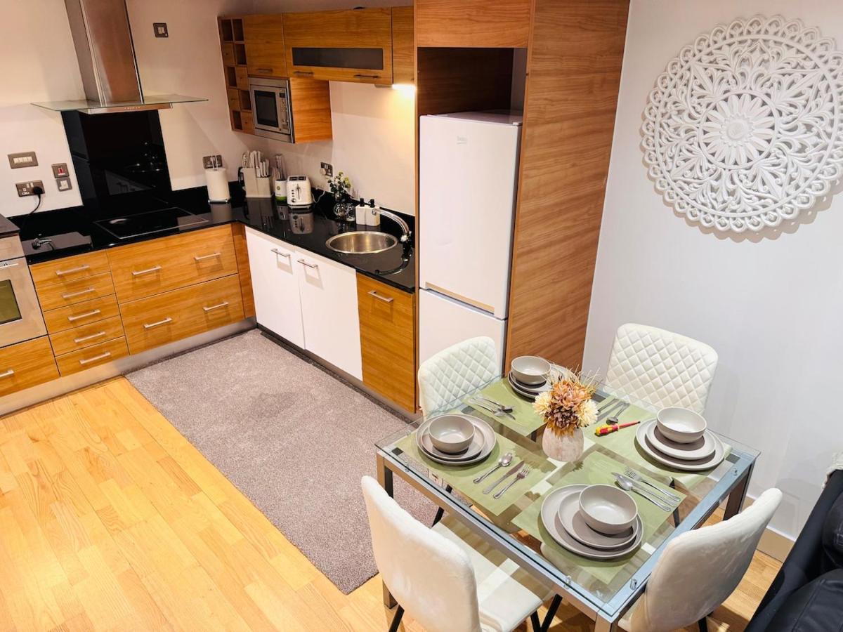 2 Bed Leeds Dock Balcony And River View Leeds (West Yorkshire)