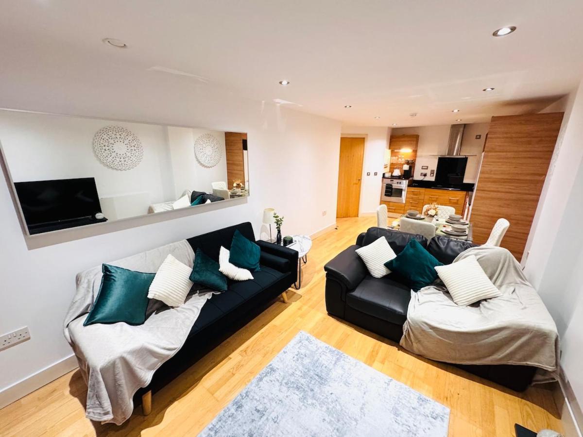 2 Bed Leeds Dock Balcony And River View Apartment Leeds (West Yorkshire)