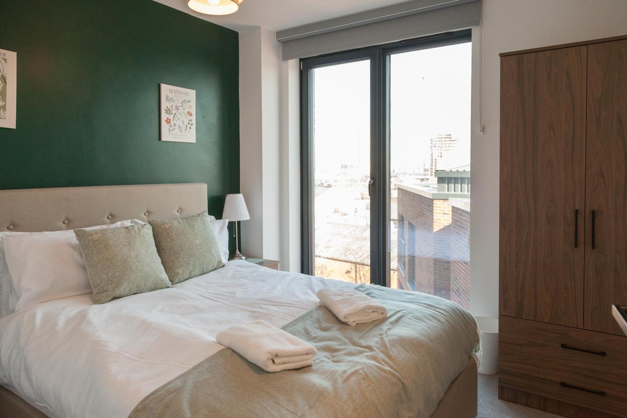 Springwell Gardens Near Leeds Station & Centre Leeds (West Yorkshire)