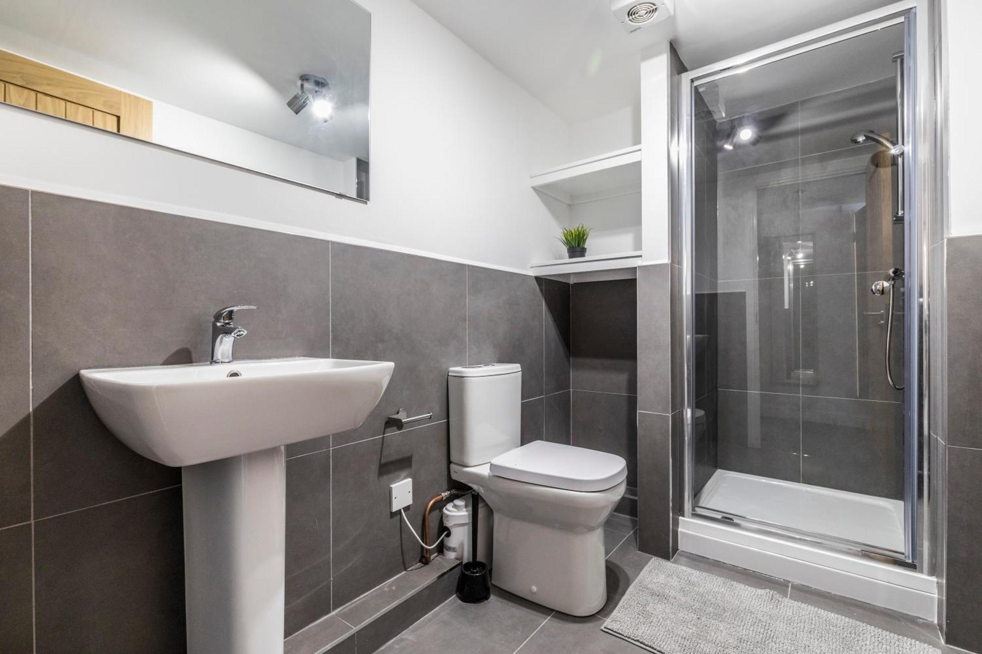 Charming Two Bed - Two Bath Apartment