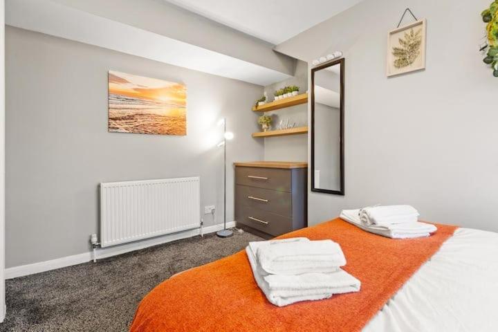 Apartment 2br Cozy - Near St James, Free Parking Leeds (West Yorkshire)
