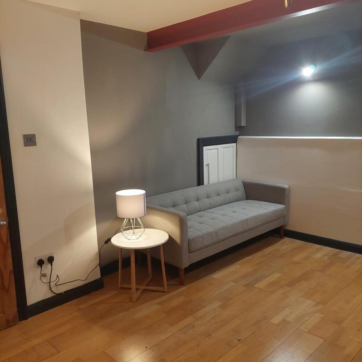 One Bedroom Basement Flat * Leeds (West Yorkshire)