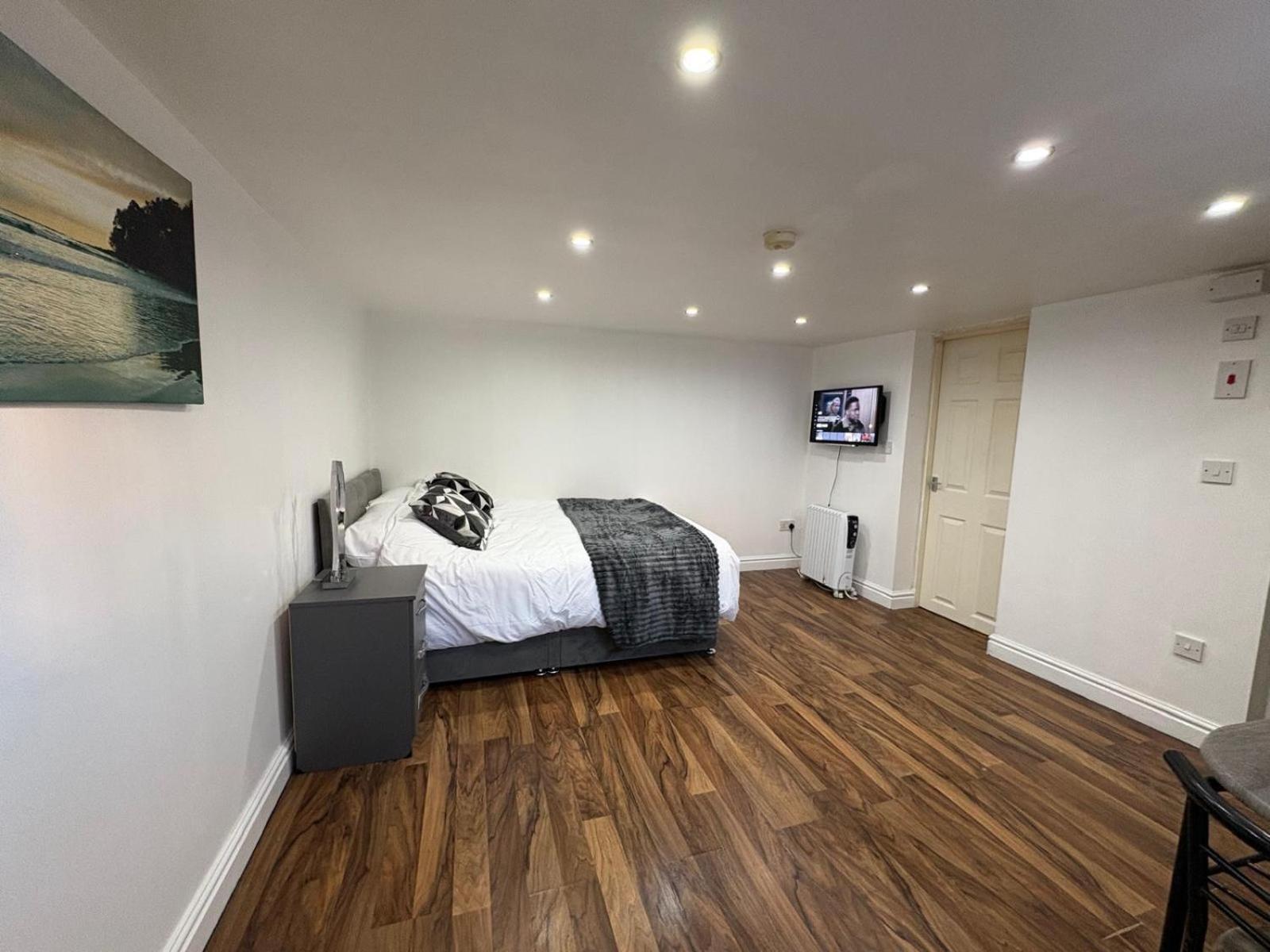 Apartment Cozy Studio Flat, 7Mins From Centre, Parking, Wifi & Netflix *