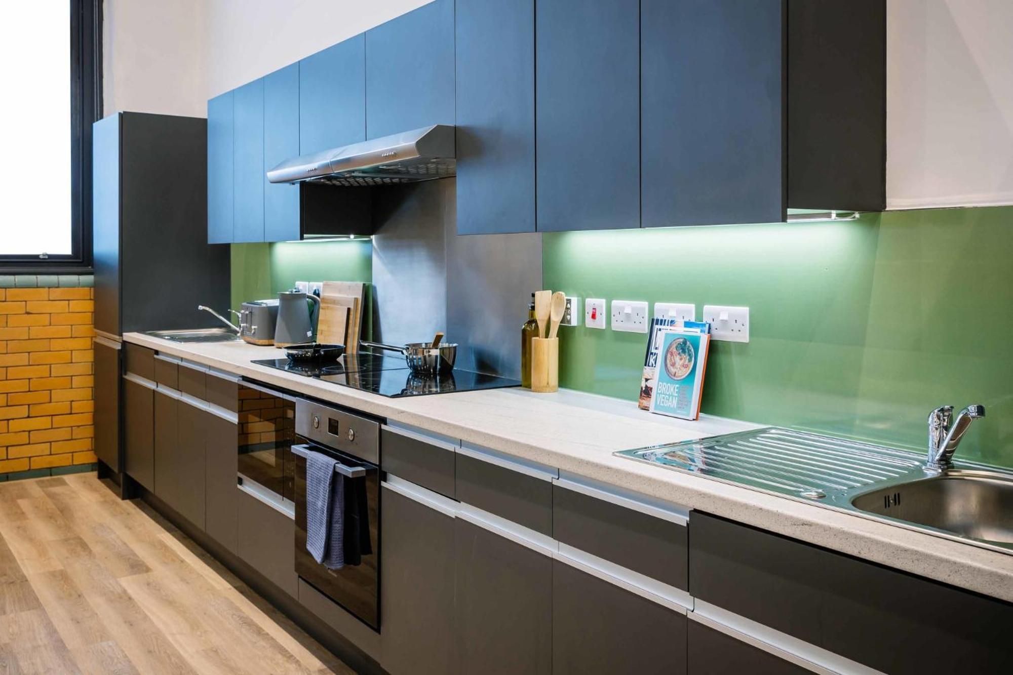 Leonardo Living Modern & Ensuites In
