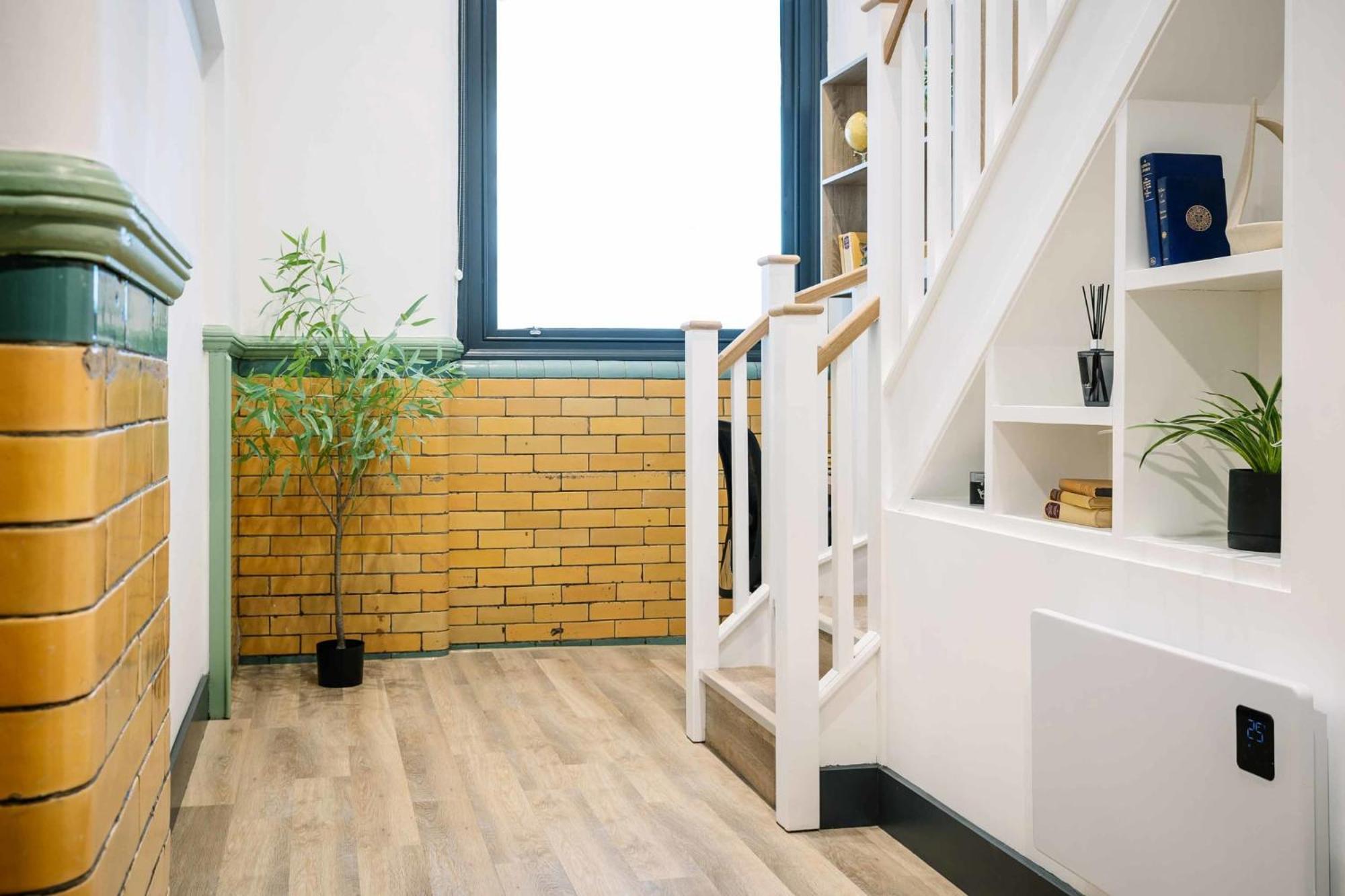 Leonardo Living Modern & Ensuites In Apartment *