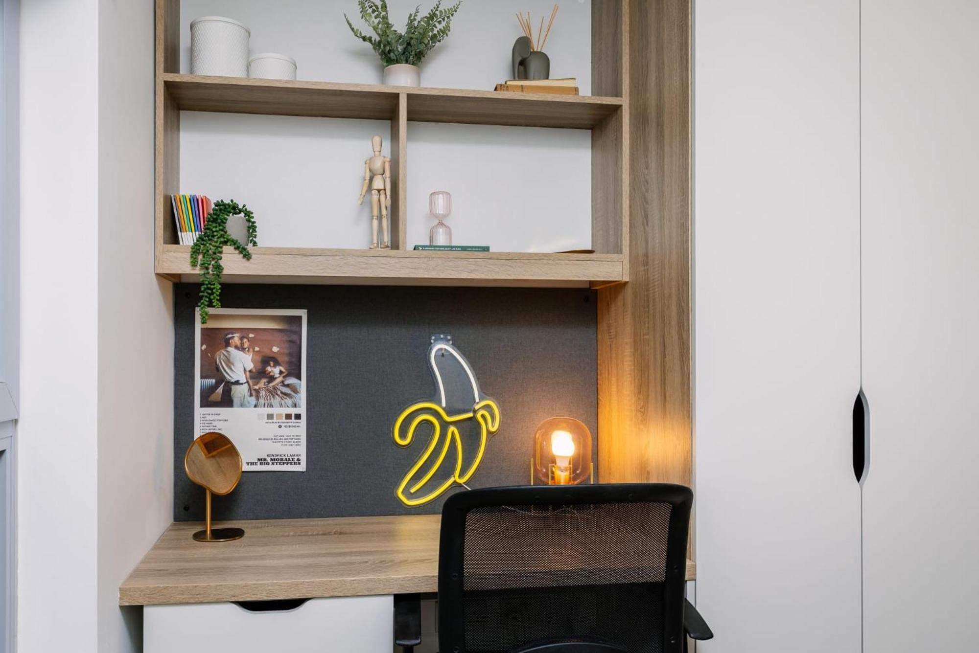 Leonardo Living Modern & Ensuites In *