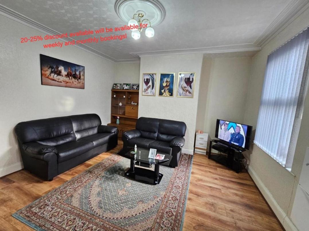 Spacious Two Bedroom House, Parking And Wifi * Leeds (West Yorkshire)