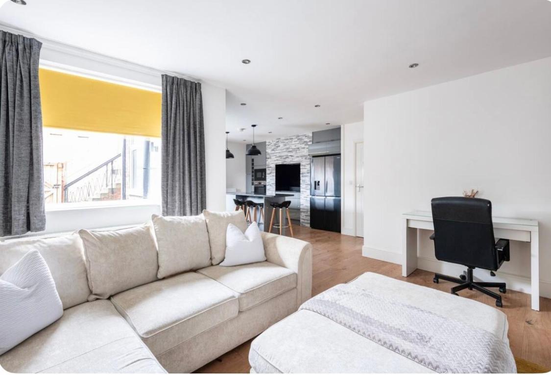 Apartment Holdsworth House