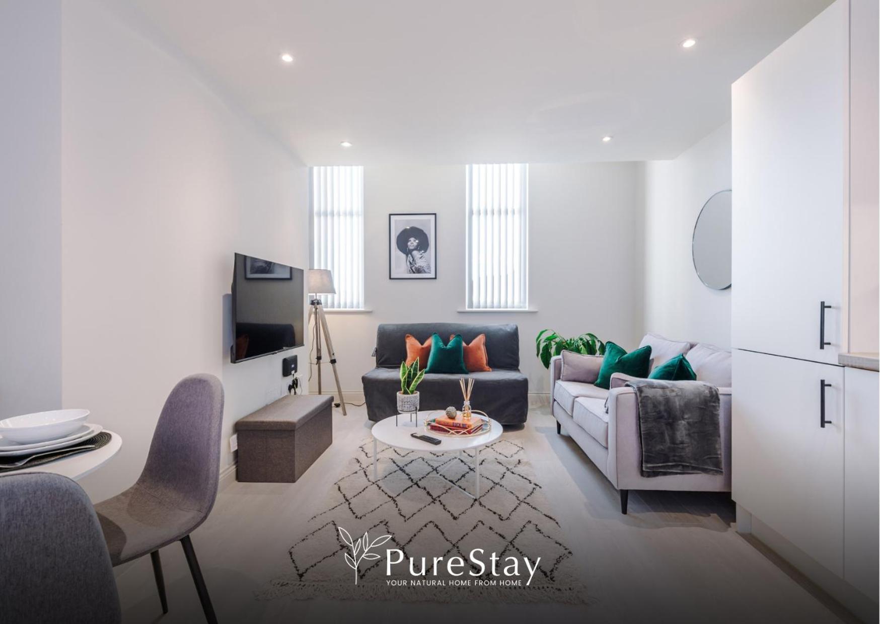 Beautifully Furnished Leeds Sleeps 5 Apartment *