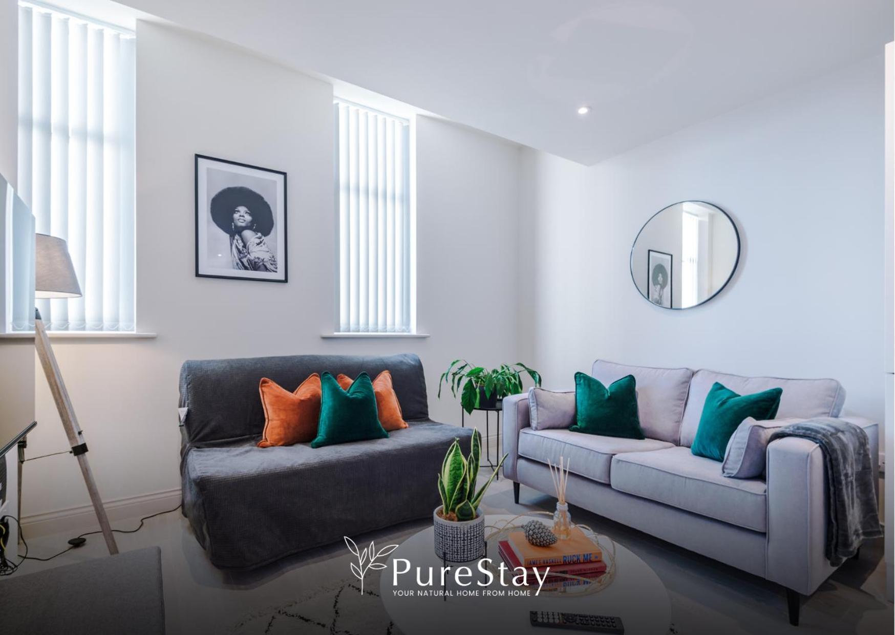 Beautifully Furnished Leeds Sleeps 5 Apartment *