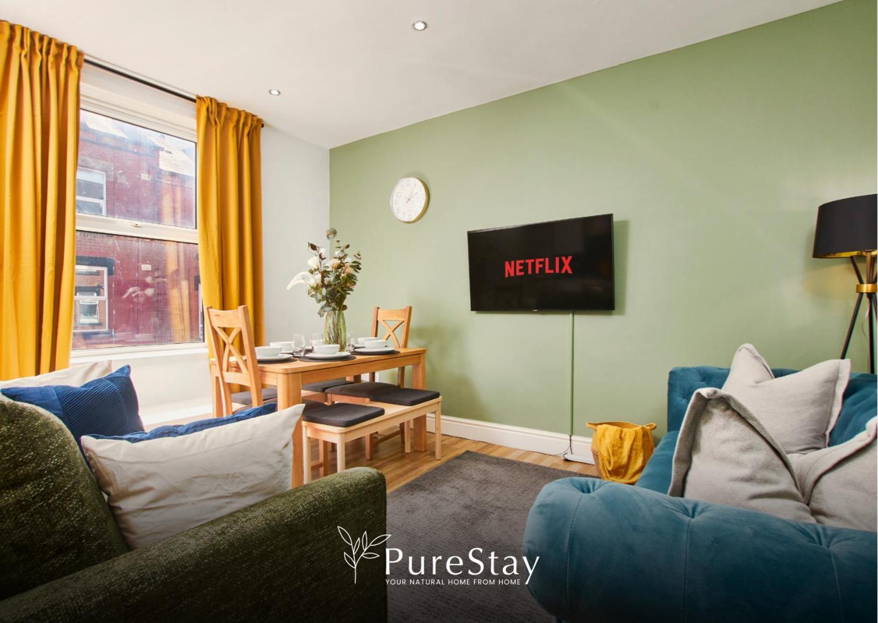Apartment Large Leeds With Free Parking Sleeps 8