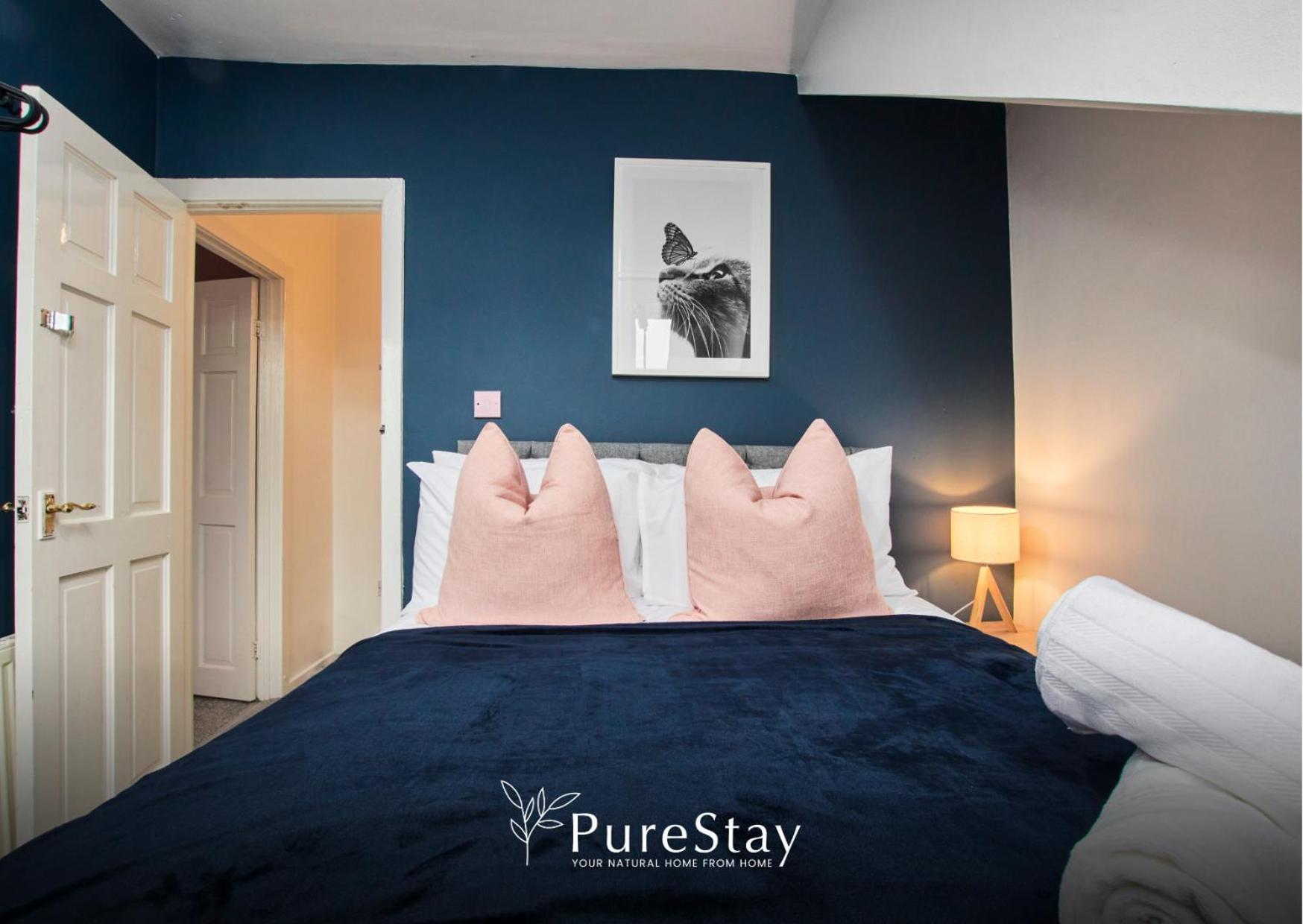 Large Leeds With Free Parking Sleeps 8 Leeds (West Yorkshire)