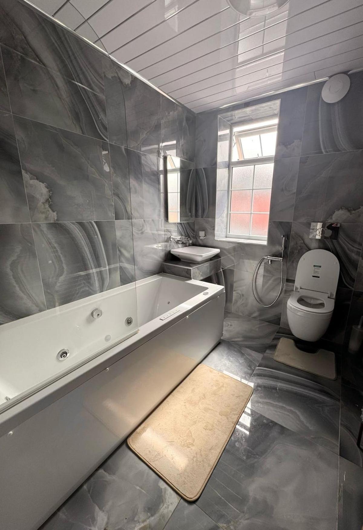 Cozy 2 Bedroom House, Sleeps 6 * Leeds (West Yorkshire)